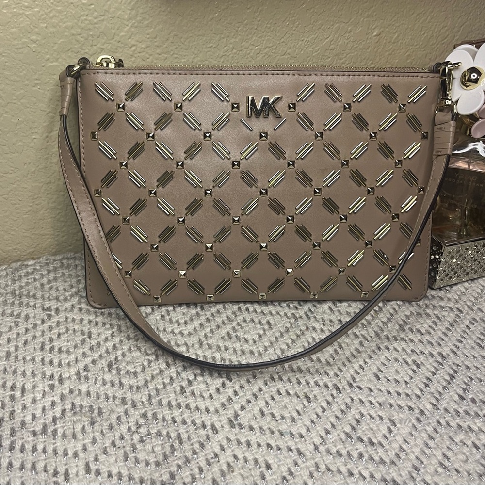 🛍️Michael Kors Tan Large Clutch/Shoulder Bag